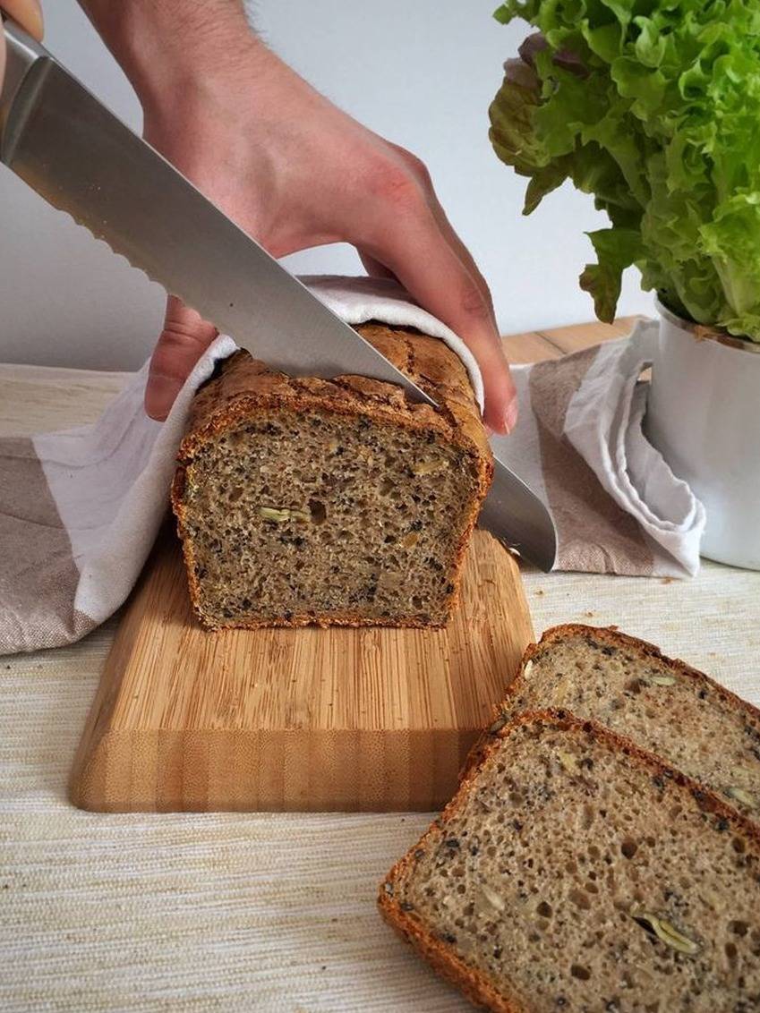 Domowy żytnio-pszenny chleb na zakwasie - przepis krok po kroku